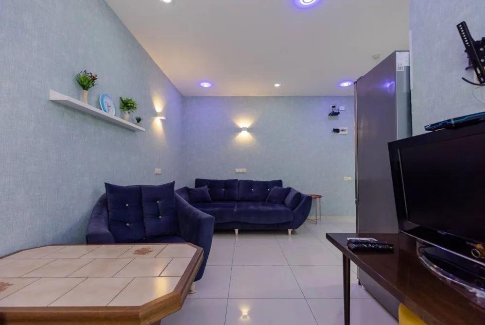 Bubukin Apartamento Batumi Exterior foto