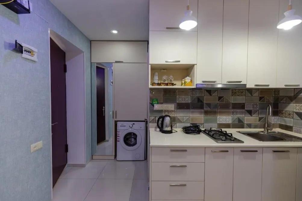 Bubukin Apartamento Batumi Exterior foto