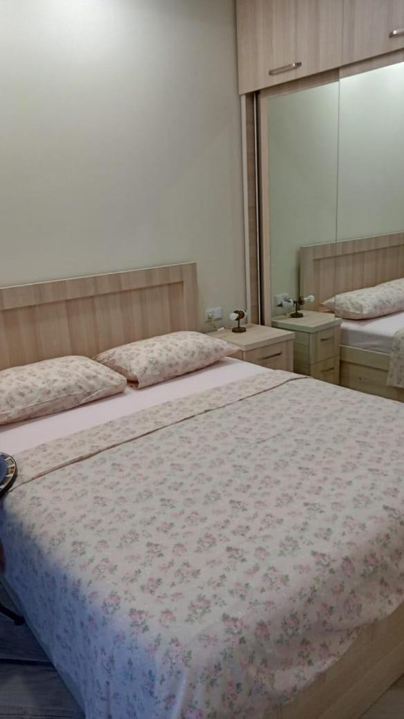 Bubukin Apartamento Batumi Exterior foto